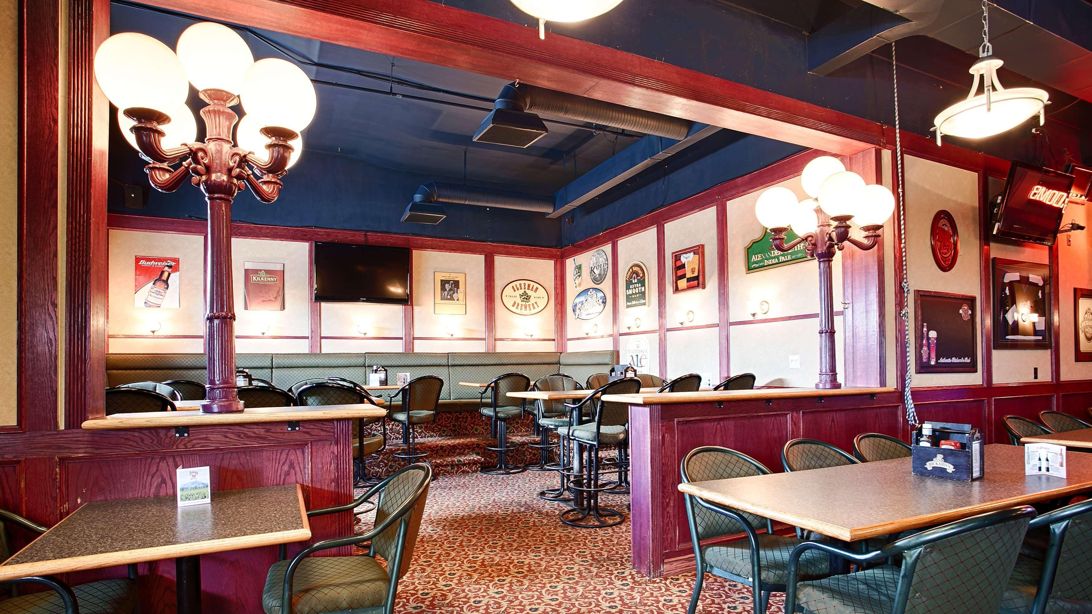 אדסון Best Western High Road Inn מראה חיצוני תמונה