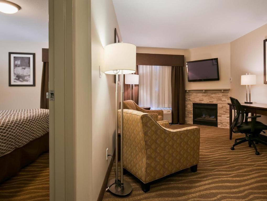 אדסון Best Western High Road Inn מראה חיצוני תמונה