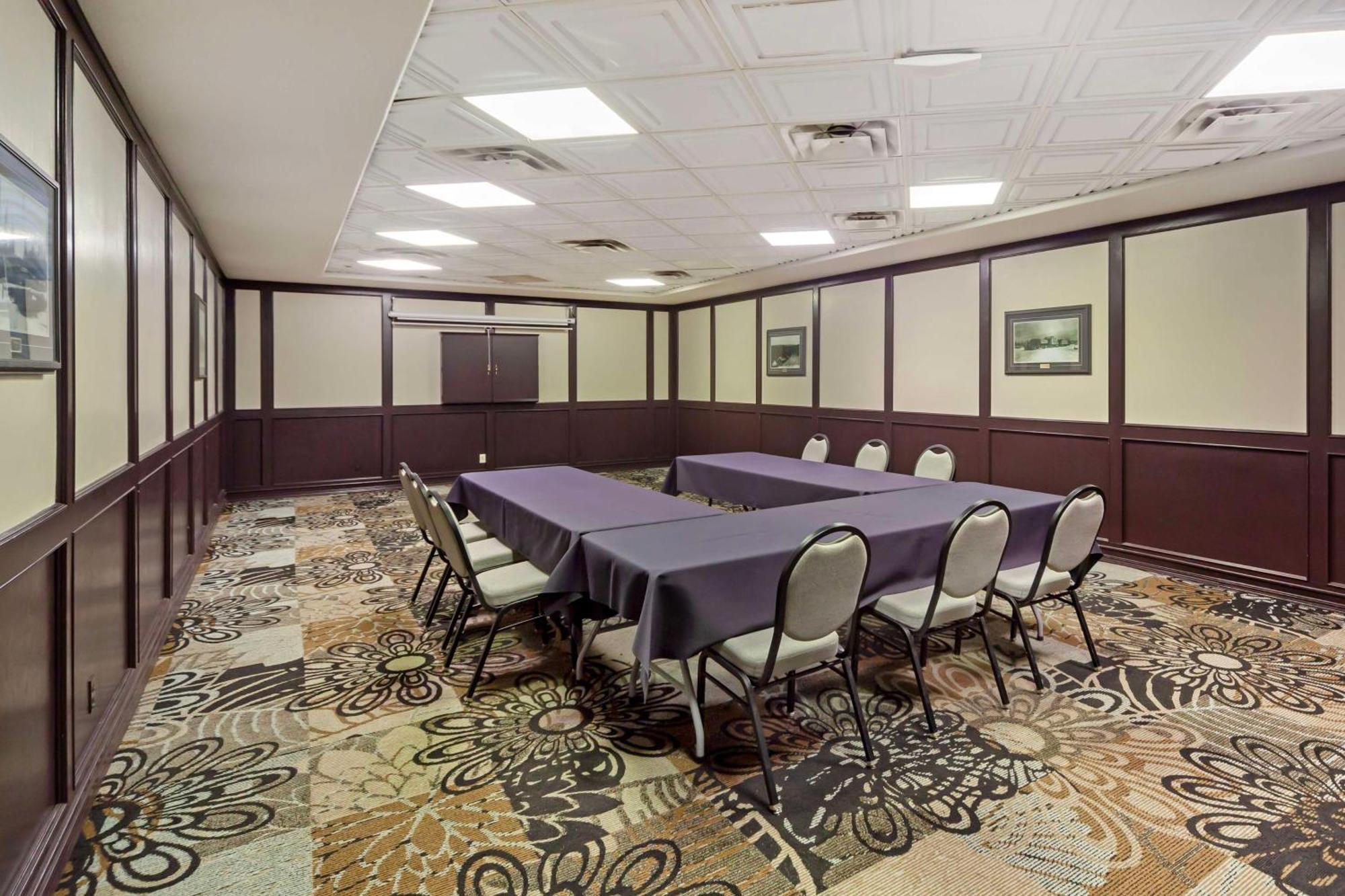 אדסון Best Western High Road Inn מראה חיצוני תמונה