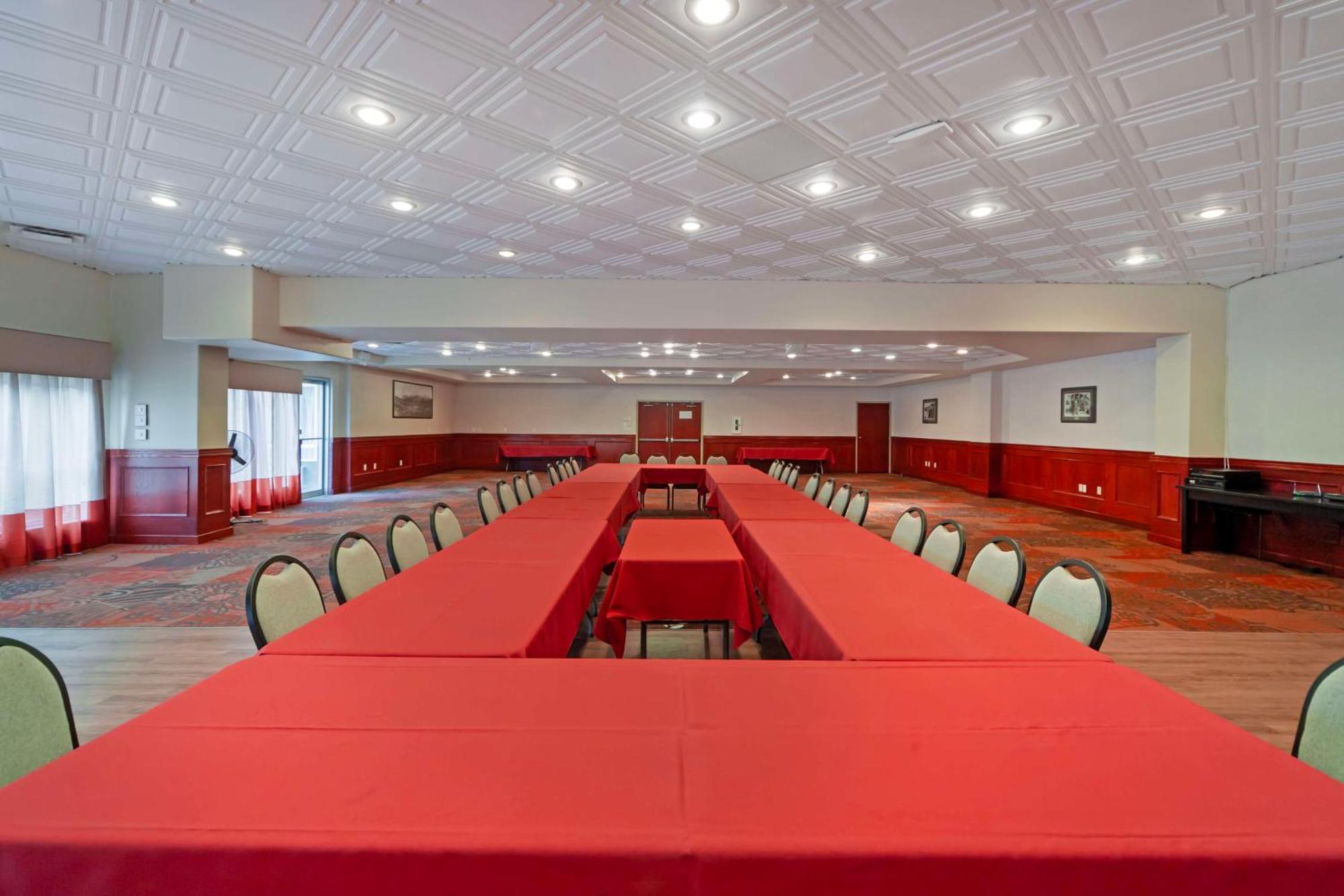 אדסון Best Western High Road Inn מראה חיצוני תמונה